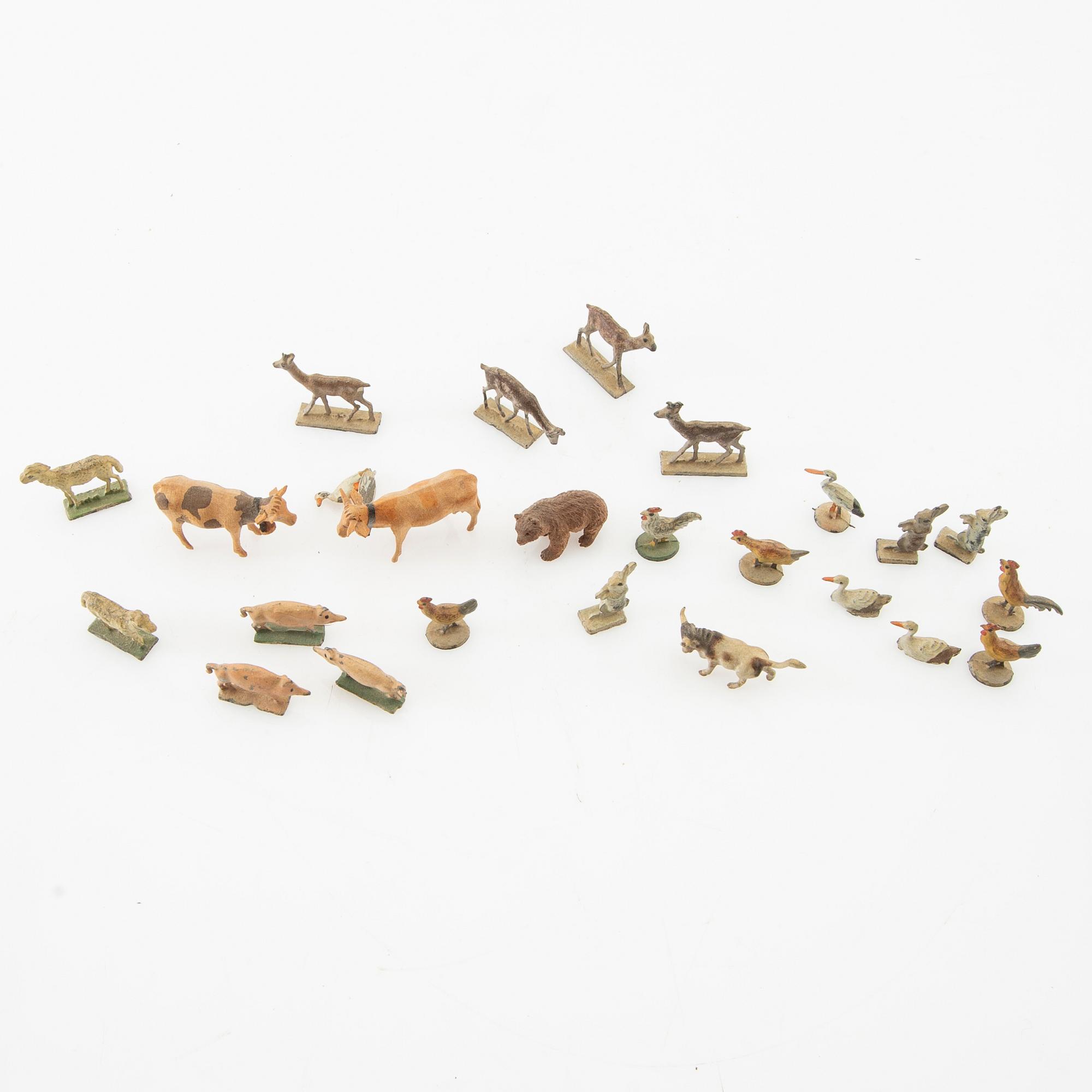 Miniature animals, approximately 28 pieces, circa 1900.