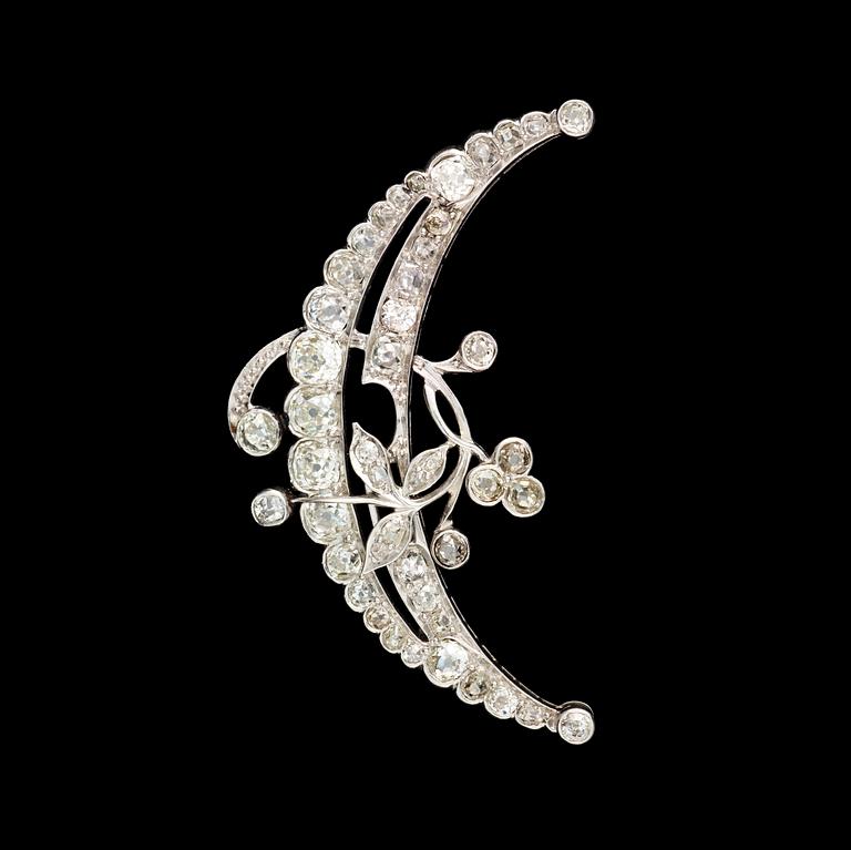 An antique cut diamond brooch, tot. app. 4 cts.