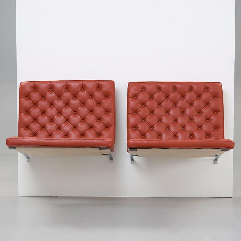 Poul Kjaerholm, A pair of "PK 26" wall mounted sofa sections, edition Fritz Hansen.