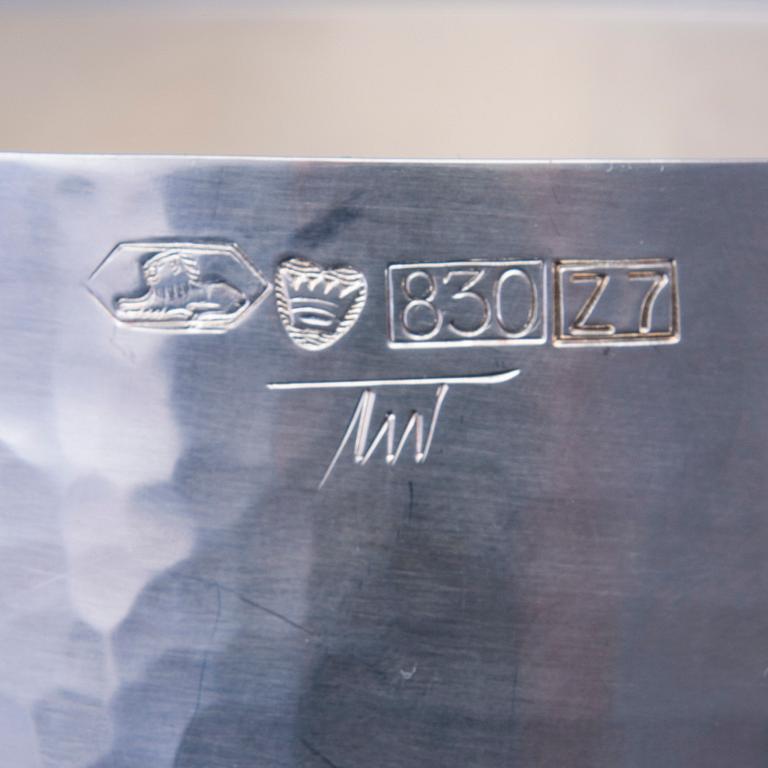 MUGG / KÅSA, silver, Tapio Wirkkala, signerad TW, Hopeakeskus Oy, Tavastehus, 1977. Vikt 267 g.