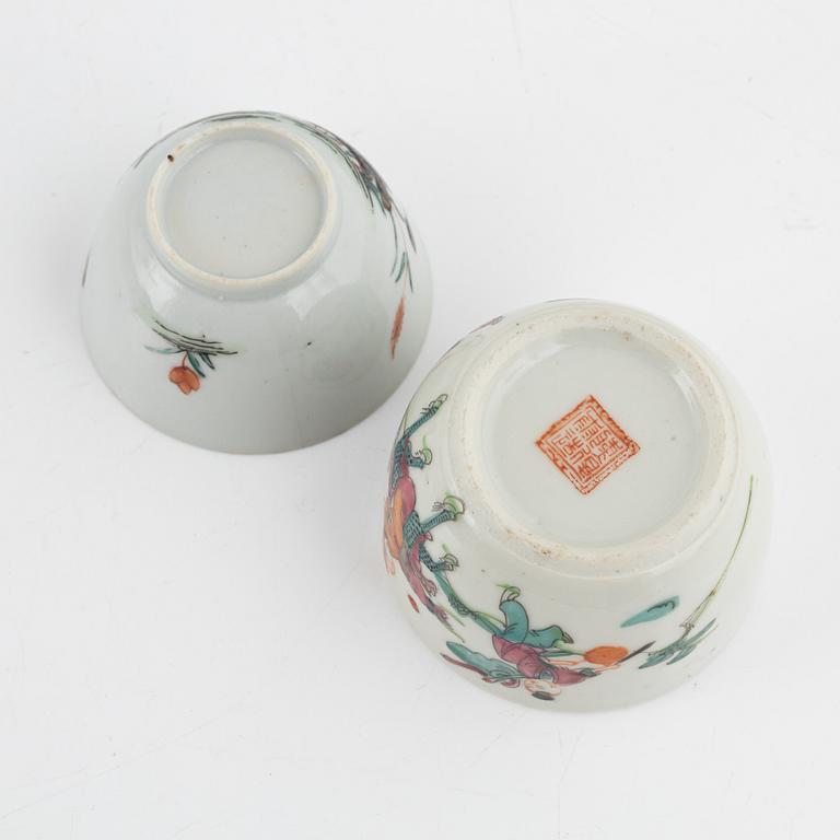13 Chinese porcelain pieces, 19th/20th century.