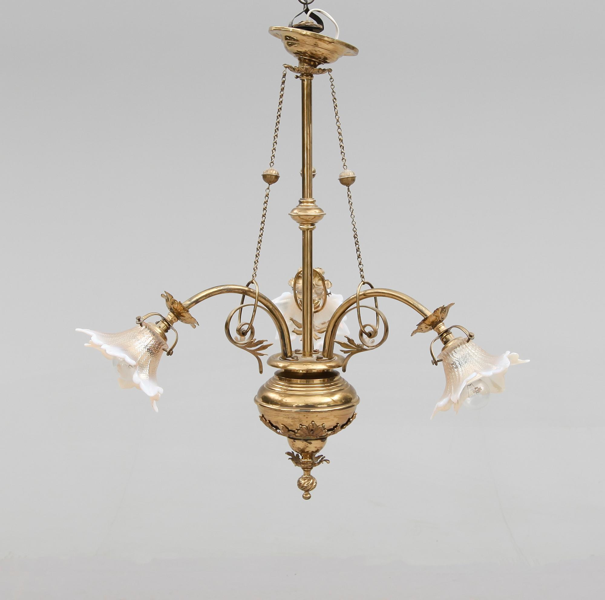 TAKLAMPA, omkring år 1900. Höjd ca 77 cm.