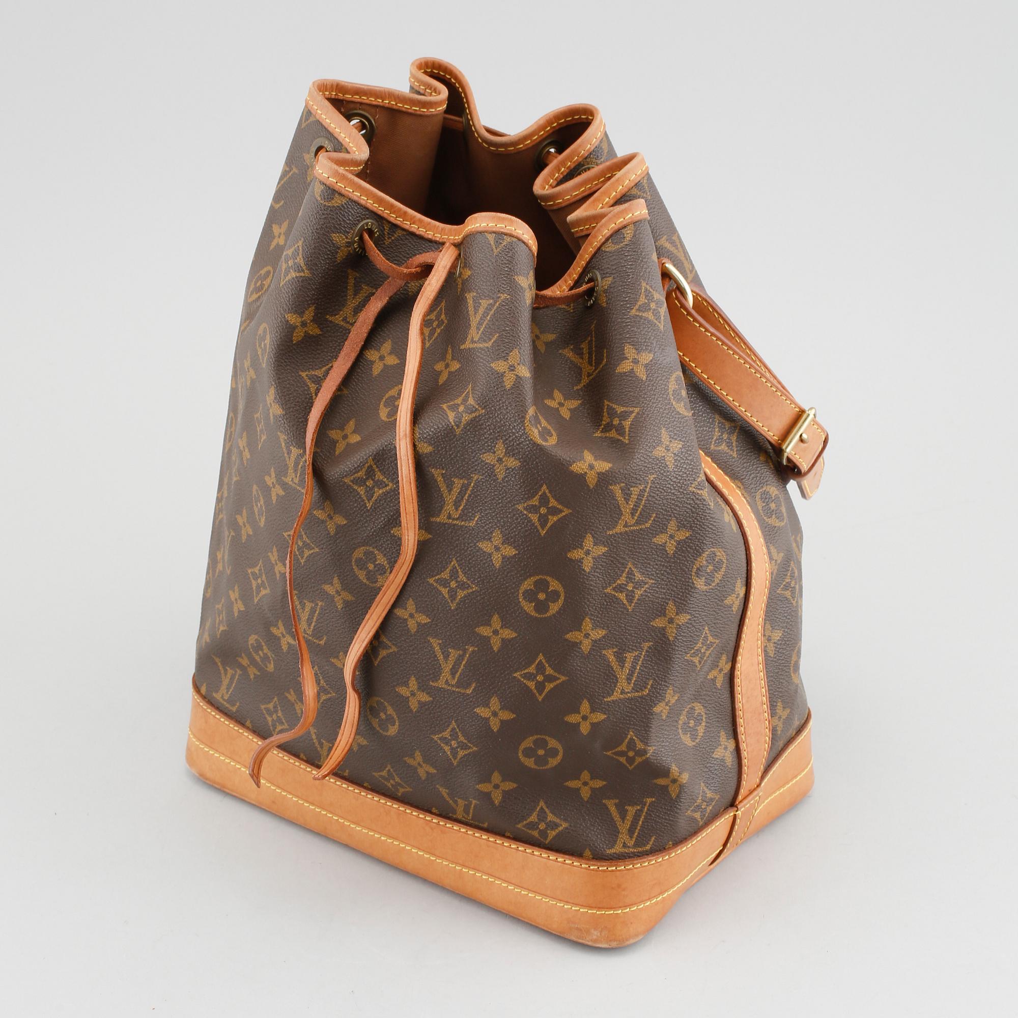 LOUIS VUITTON, a Monogram canvas "Noé" shoulder bag.