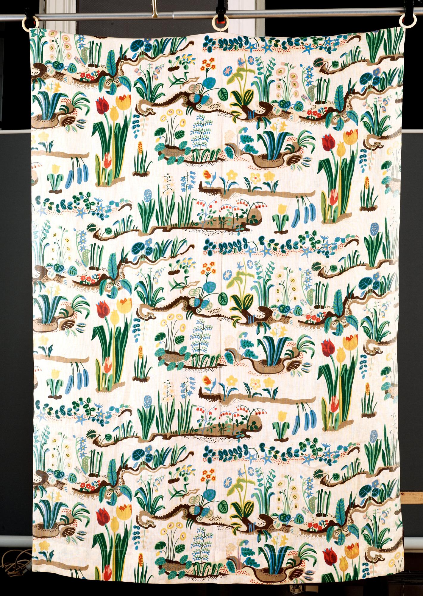 Two Josef Frank linnen curtains, 'Primavera', Svenskt Tenn.