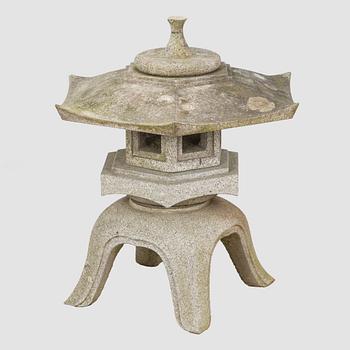 Puutarhalyhty, yukimi-dōrō, Japani.