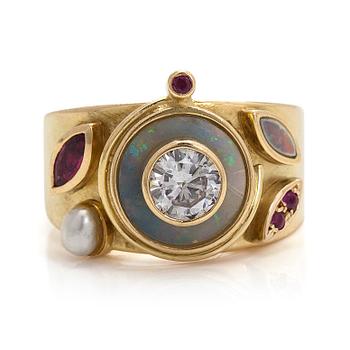 Ring, briljantslipad diamant, fasettslipade rubiner, opaler, pärla, 18K guld.