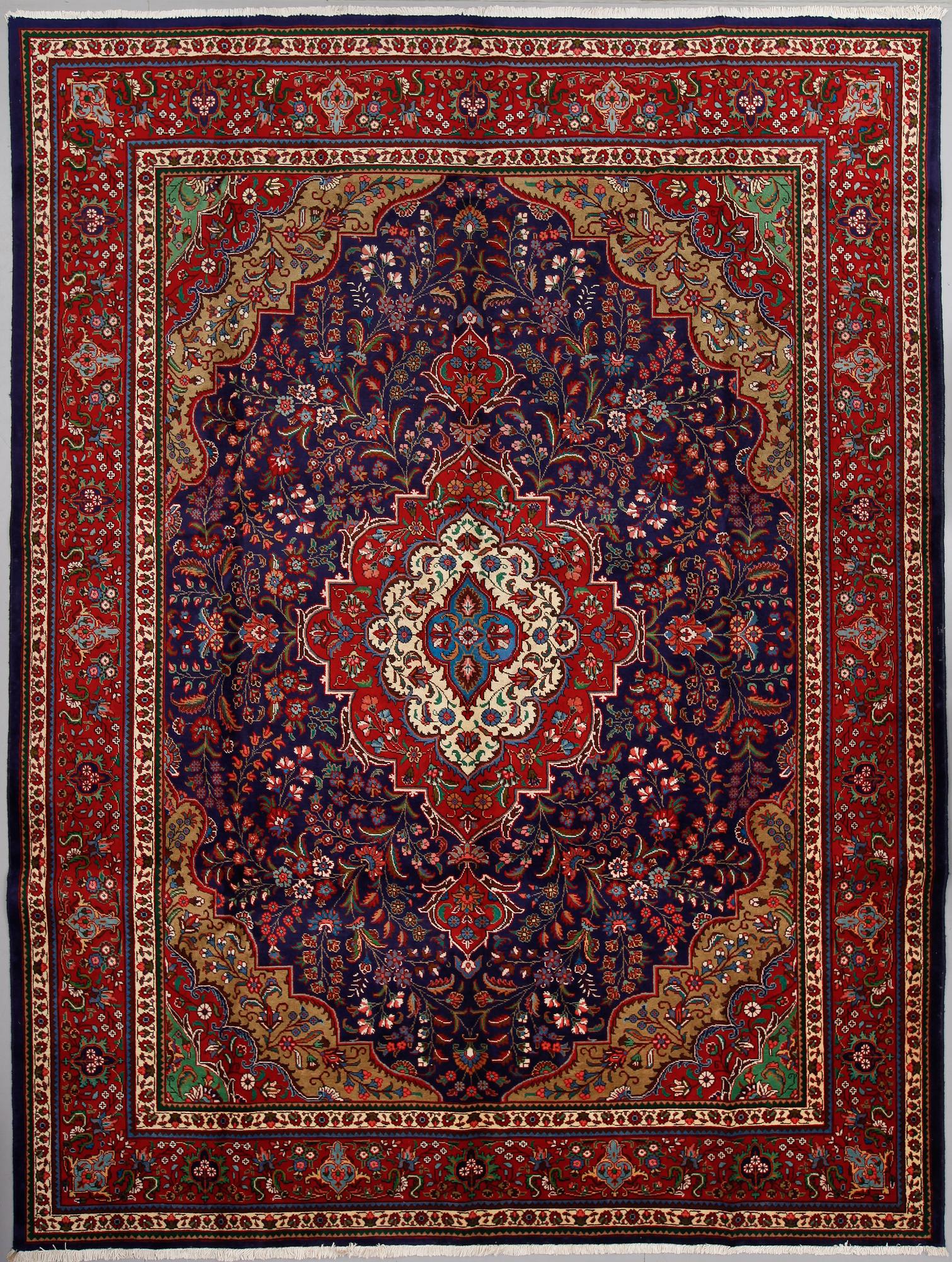 MATTA, Täbriz, ca 405 x 305 cm.