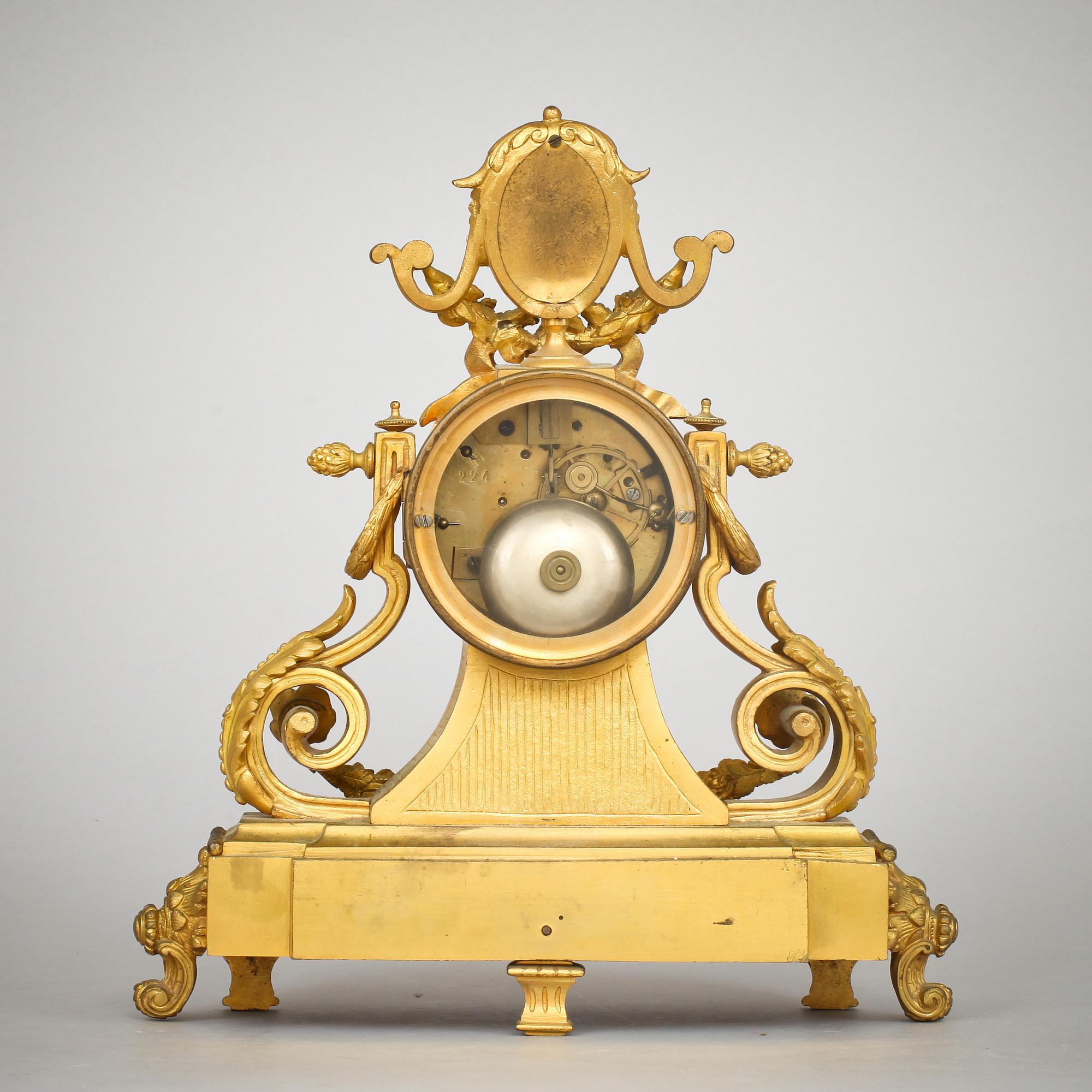 BORDSPENDYL. Louis XVI-stil. 1800-talets andra hälft. POTIER A ROUTER.