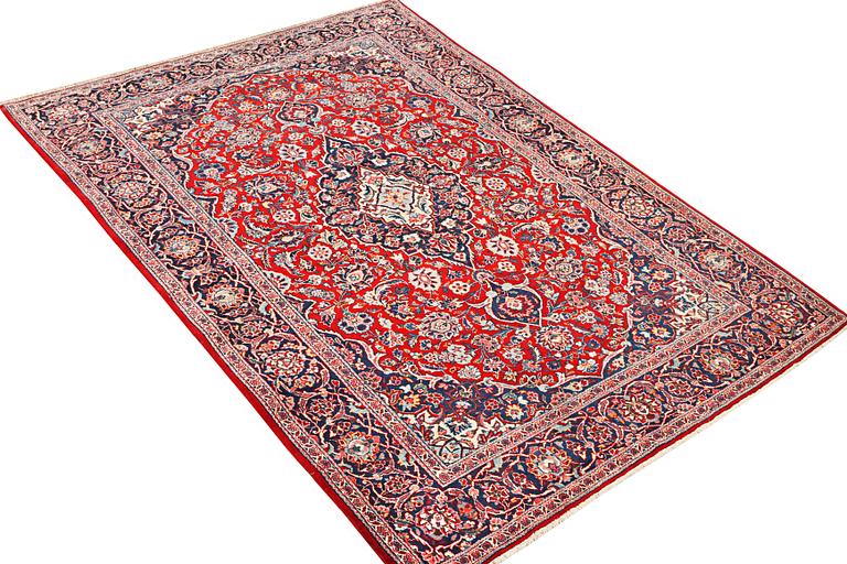 A Kashan carpet, c. 214 x 139 cm.
