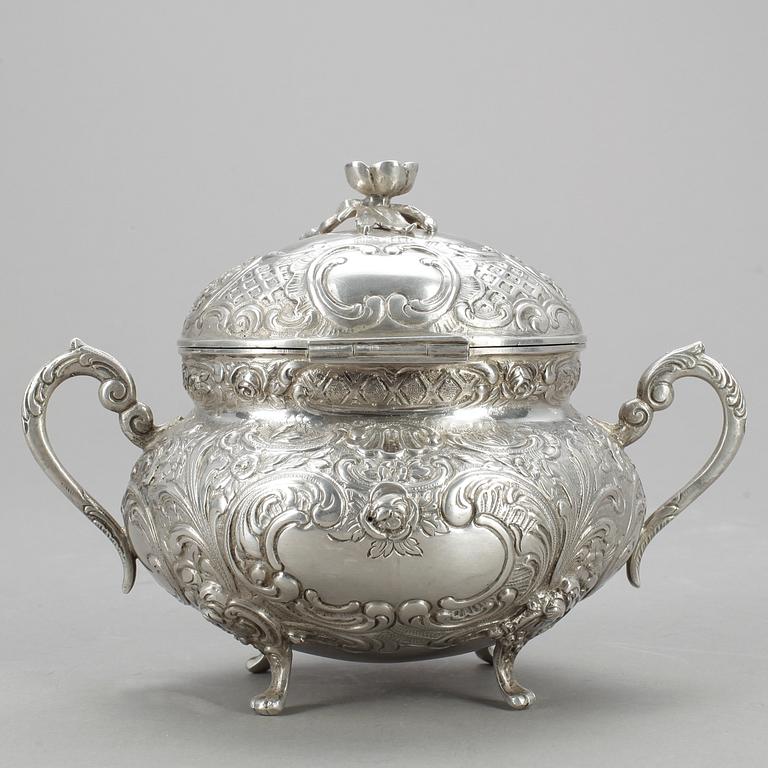 SOCKERSKÅL, silver, rokokostil, importstämplar, tot ca 354 gram.
