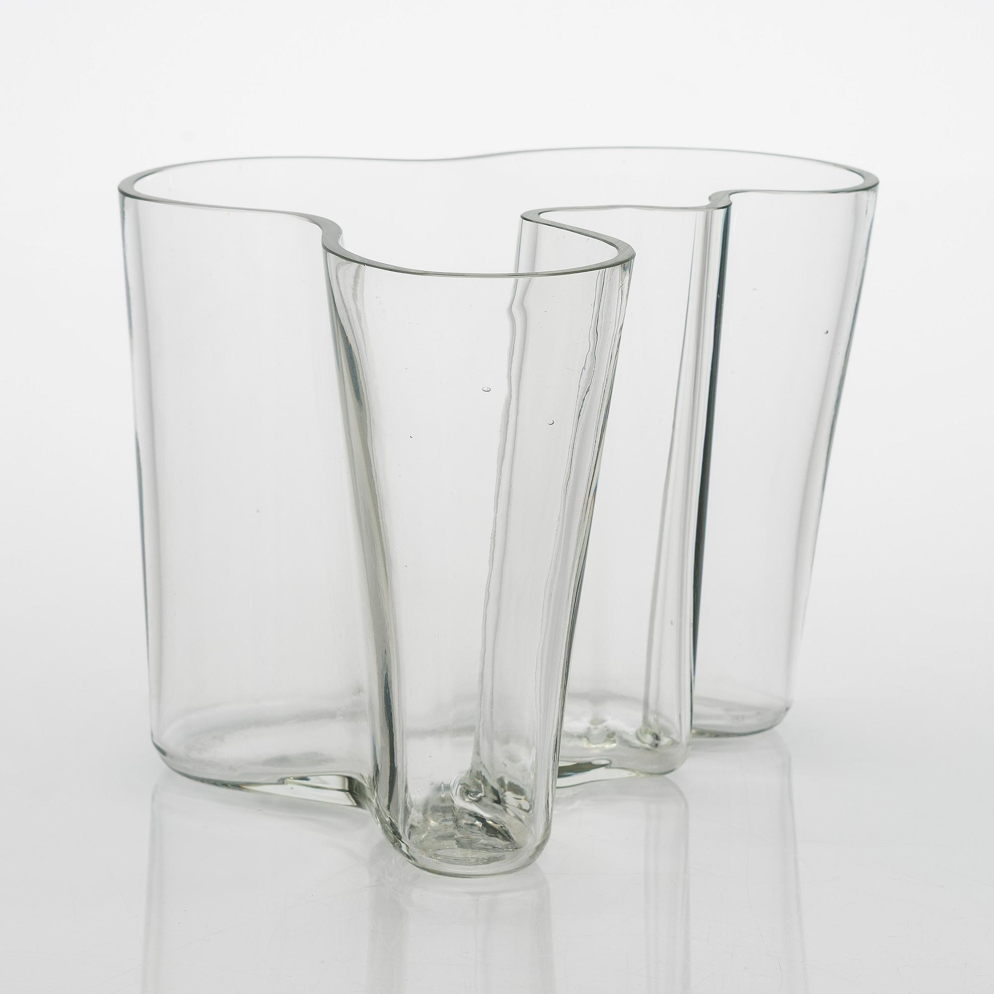 Alvar Aalto, a 1950s' 3030' vase, signed Alvar Aalto. Iittala 1950s.