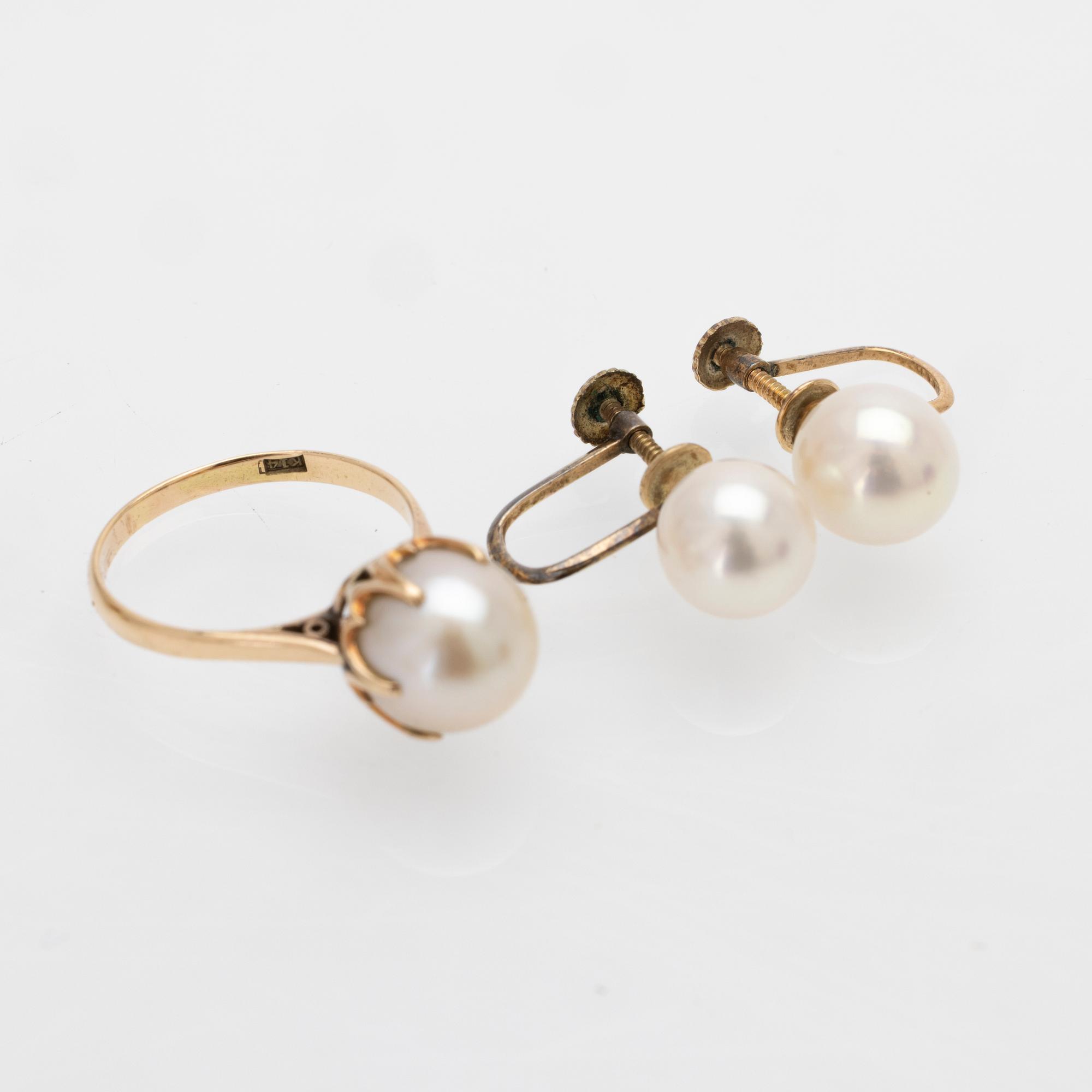 Ring and earrings, a pair, 14K gold and cultured pearls.