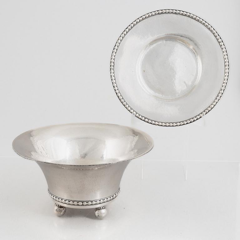 A silver bowl and dish, K Anderson Stockholm 1917.