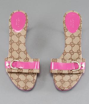 SKOR, Gucci.