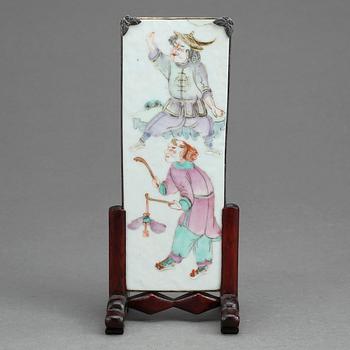 MINIATYRSKÄRM, porslin, Kina. 1800/1900-tal.