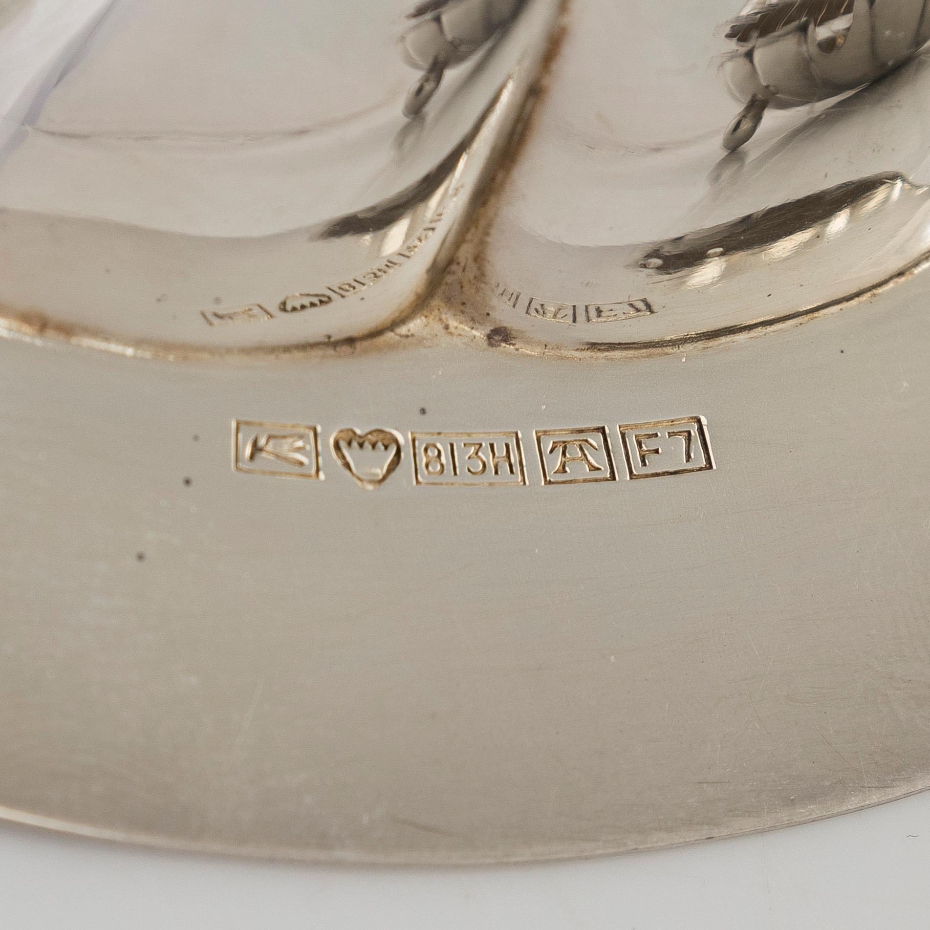 Osterimaljoja 12 kpl, hopeaa ja lasia. Auran Kultaseppä Turku 1959.