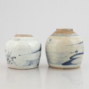 Two Chinese blue and white jars, late Qing dynasty, 19th century.