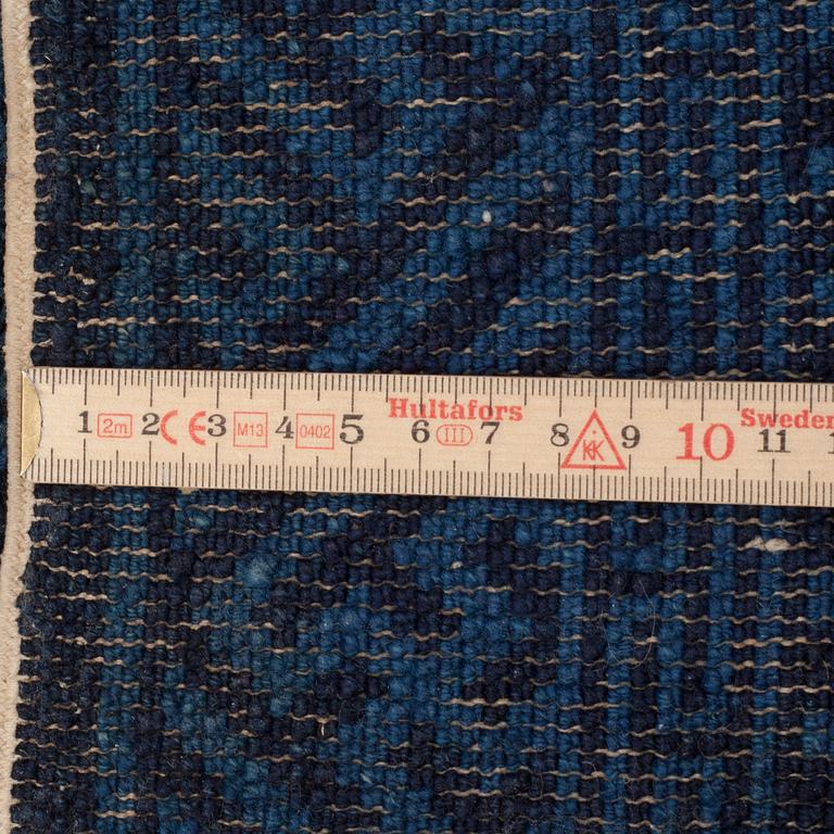 A RUG, a semi-antique Baotou, ca 108 x 54,5 cm.