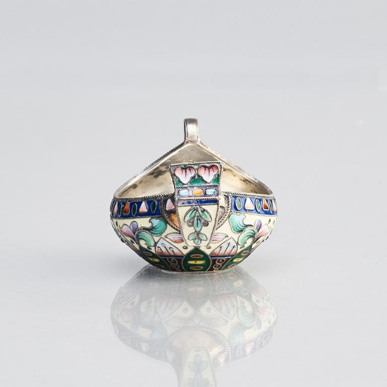 A Russian early 20th century silver and enameled kovsh, mark of the 26th Artel, Moscow 1908-1917.