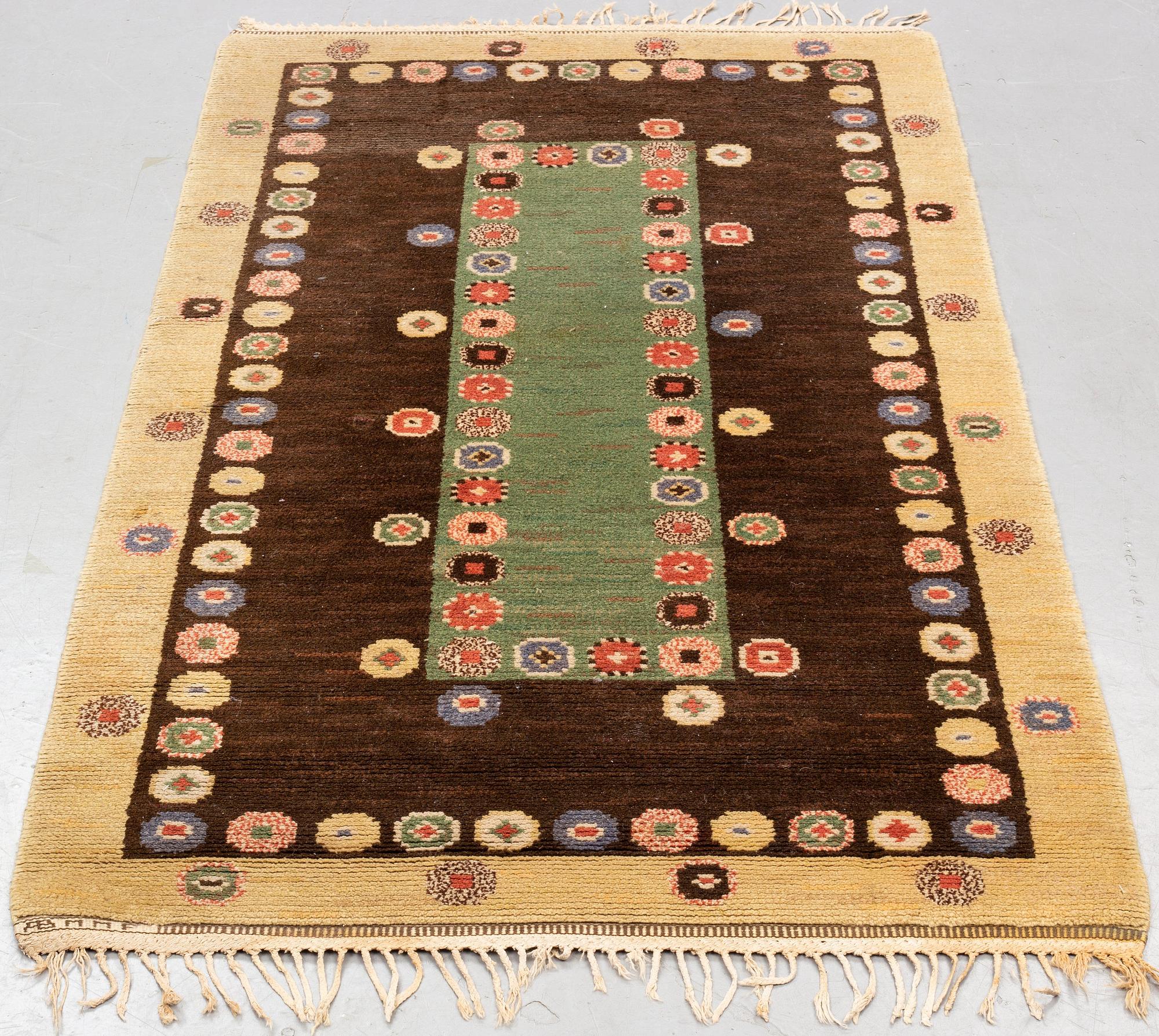 Märta Måås-Fjetterström, matta, "Tusenskönan" ("Bellis"), flossa, ca 206,5-208,5 x 111-115 cm, signerad AB MMF.