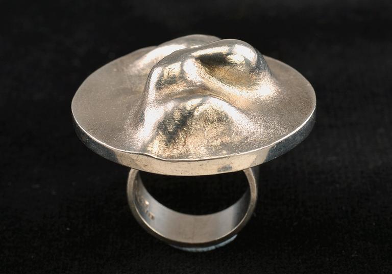 Björn Weckström, RING, silver, "Birth of a Crater", Lapponia 1969. Vikt 24,1 g.