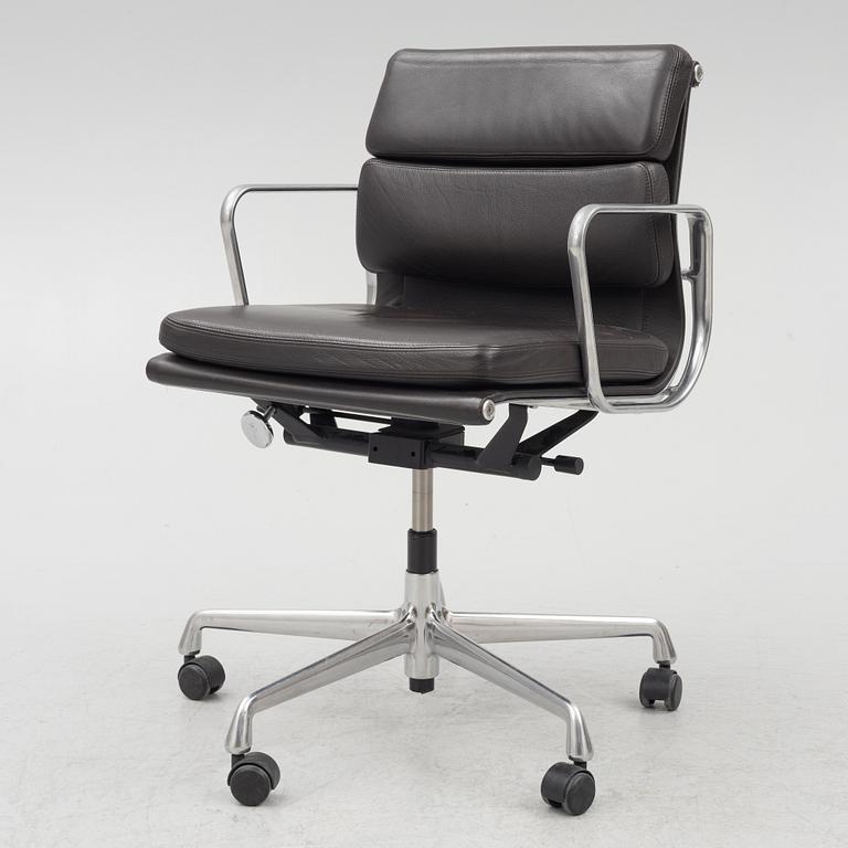 Charles & Ray Eames, office chair, "Soft Pad Chair EA217", Vitra.