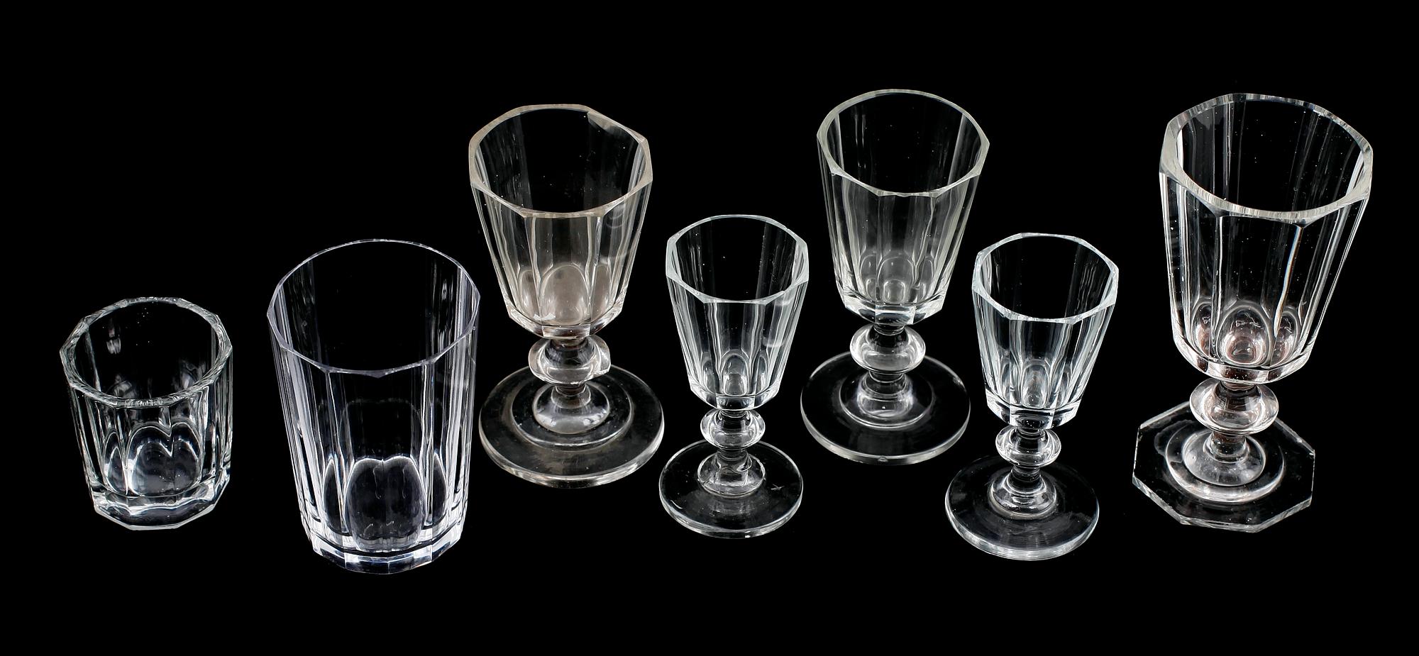 SERVIS, 65 delar, snarlika, "Karlberg", Kosta, 1900-tal.