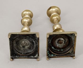 LJUSSTAKAR, 2st, mässing, 1800-tal.