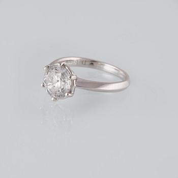 RING, 18K vitguld med briljantslipad diamant ca 2.01 ct. Vikt 3,5 gram.