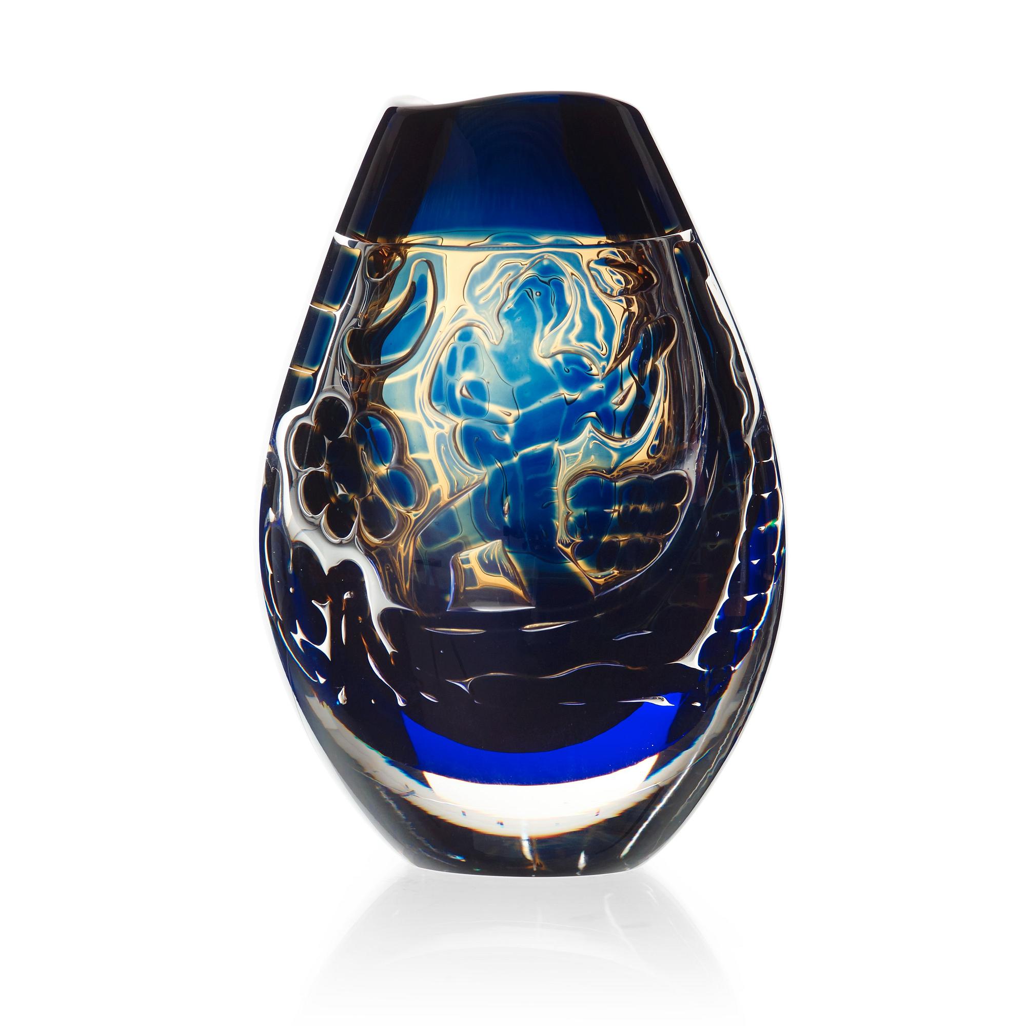 Edvin Öhrström, an 'Ariel' glass vase, Orrefors 1970.