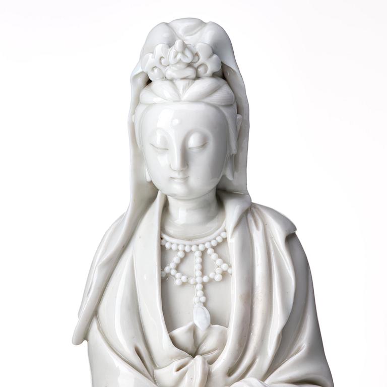 A blanc de chine figure of Guanyin and a servant, Qing dynasty, 19th Century.