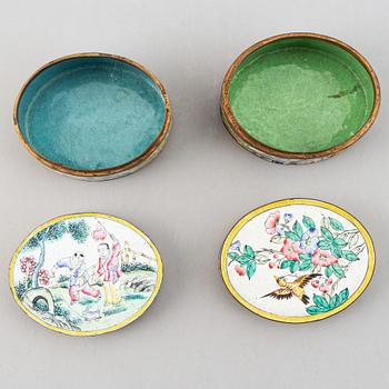 A set of tree chinese boxes with cover, and 6 dishes, enamel on copper, China, early 20th Century.