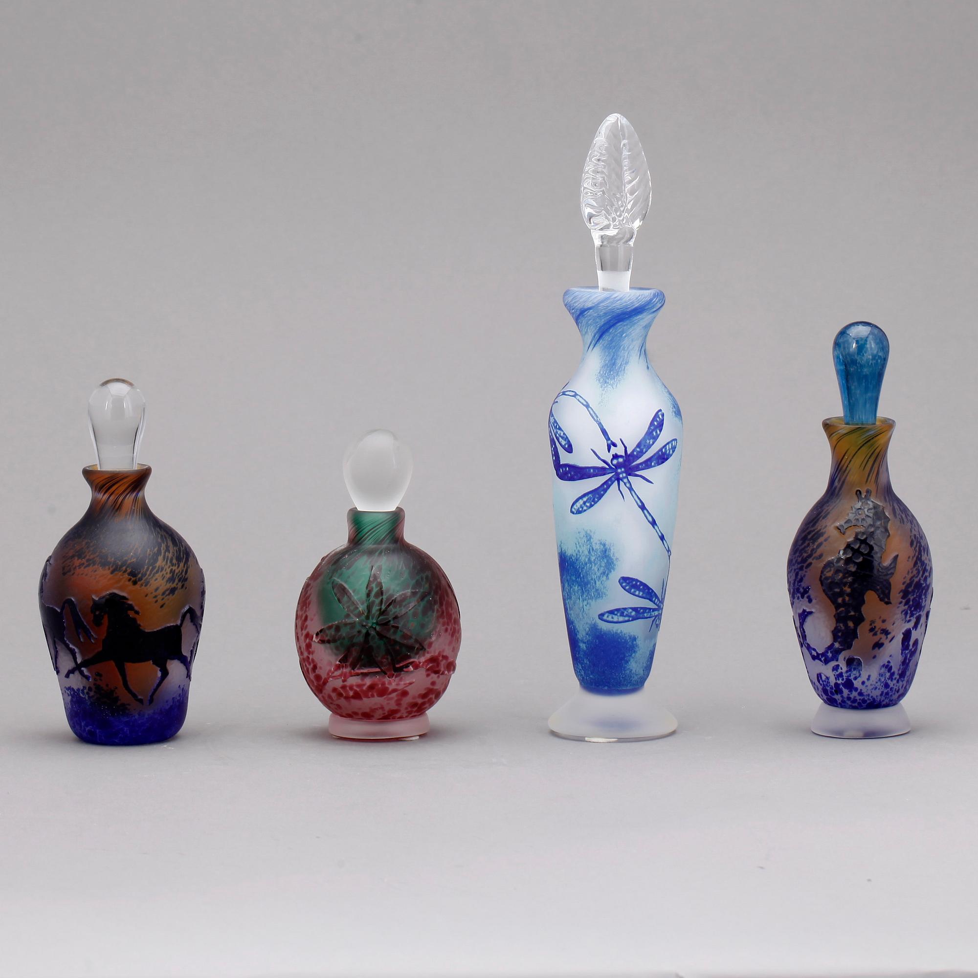 PARFYMFLAKONGER, 4 st, Astrid Gate, signerade och daterade.