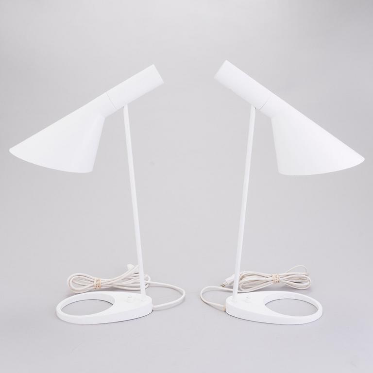 ARNE JACOBSEN, PÖYTÄVALAISINPARI, "AJ", Louis Poulsen, Tanska.