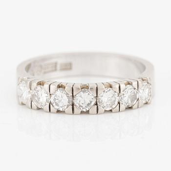 Ring in 18K white gold with round brilliant-cut diamonds.