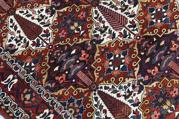 A semi-antique Baktiari rug, ca 217 x 152 cm.