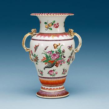 1752. A famille rose vase, Qing dynasty, Qianlong (1736-1795).