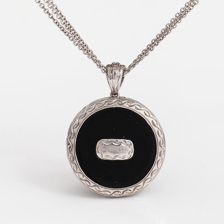 HALSBAND, 18K vitguld, briljantslipade diamanter ca 0.37 ct tot enl gravyr, onyx.