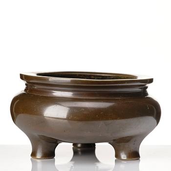 A bronze tripod censer, Qing dynasty (1664-1912).