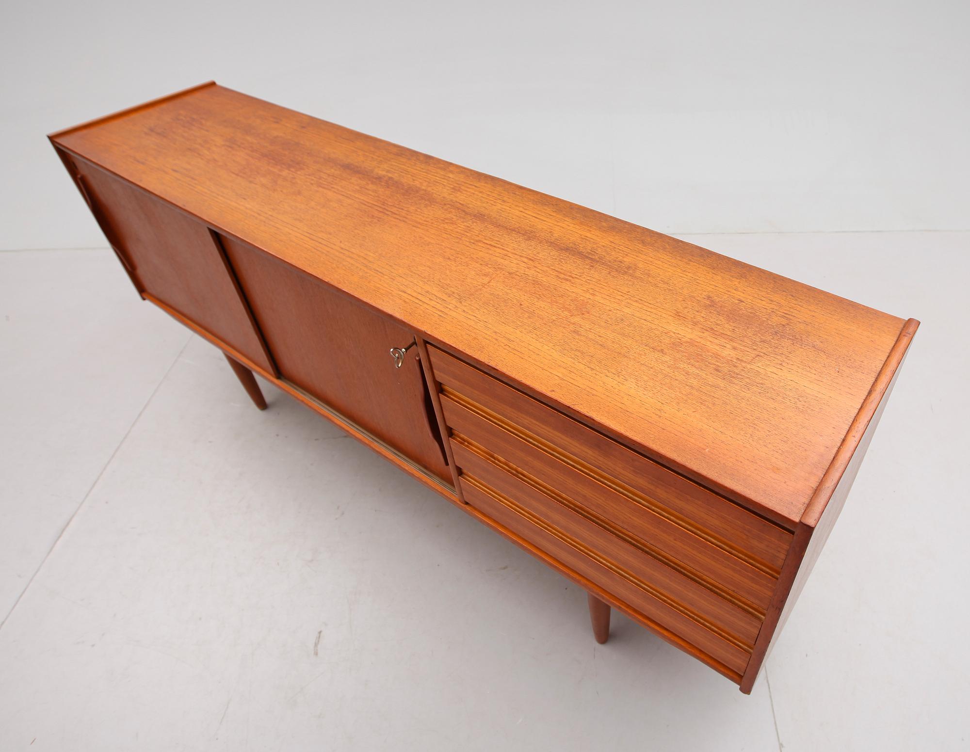 SIDEBOARD, 1960-tal.