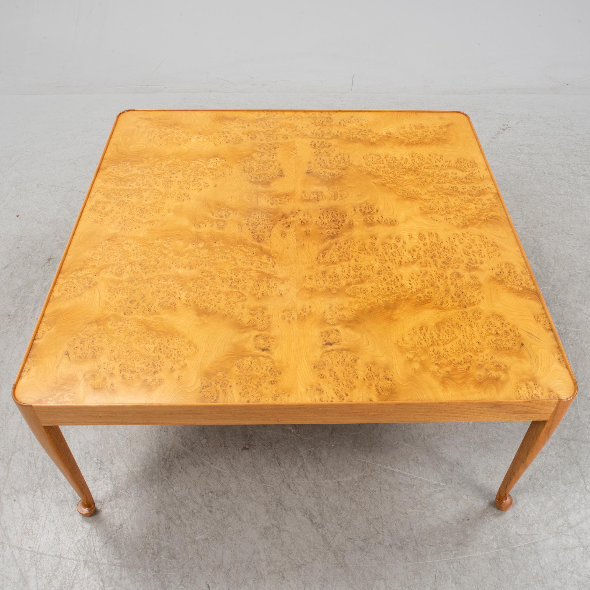 Josef Frank, soffbord, modell 2073, "Diplomat", Firma Svenskt Tenn, tillverkat efter 1985.