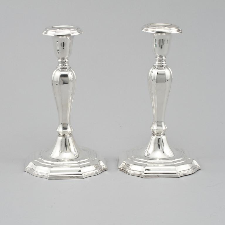 LJUSSTAKAR, ett par, silver, C.G Hallberg, Stockholm, 1956.