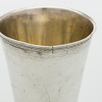 Pikari, hopea, osittain kullattu, kaksinkertainen lyönti, tunnistamaton mestarileima GH, todenn. Baltia 1700-luku.