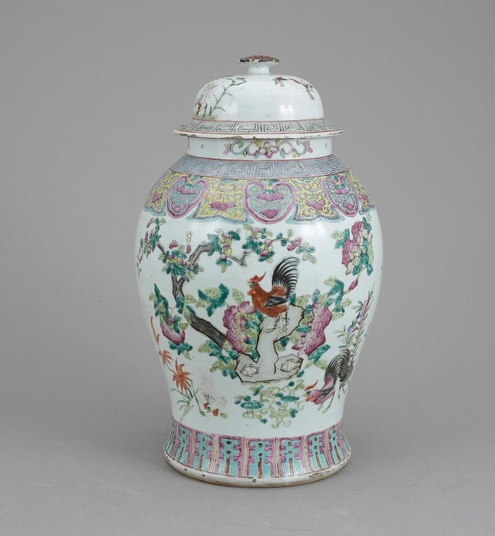 URNA med LOCK, porslin, Kina, 1800/1900-tal.