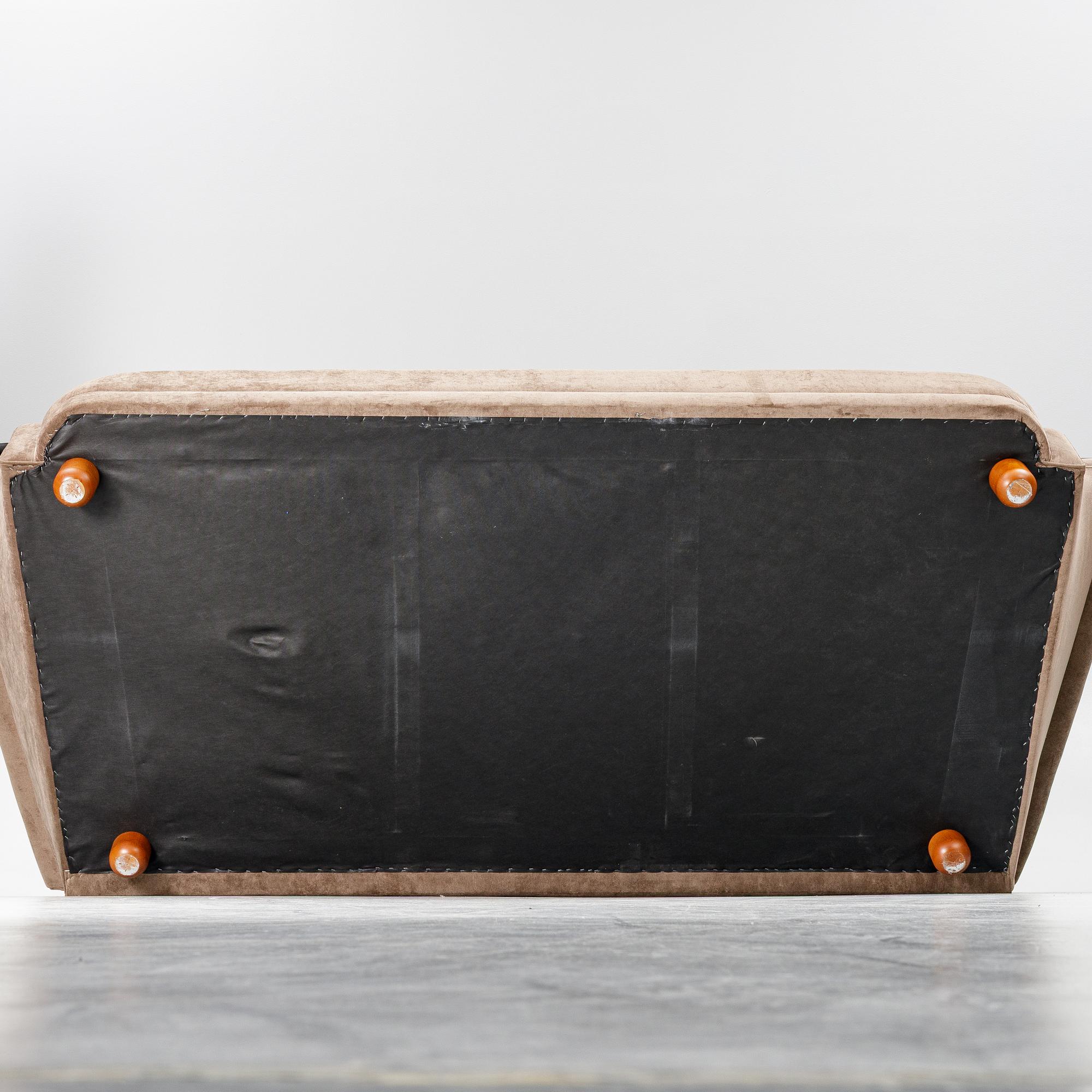 Josef Frank, a 'Liljevalchs sofa', Svenskt Tenn, 2000s.