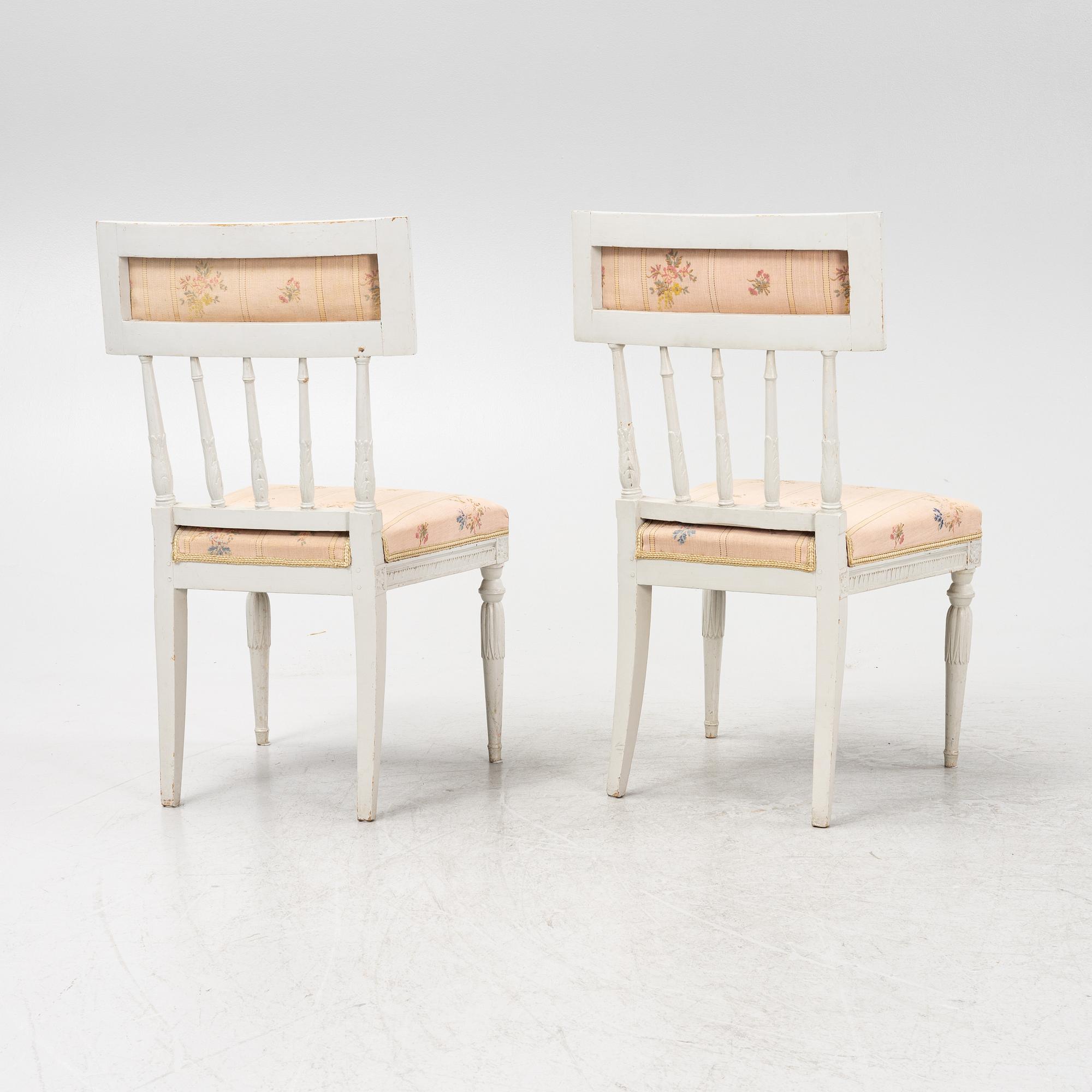 A pair of Gustavian chairs, around the year 1800.