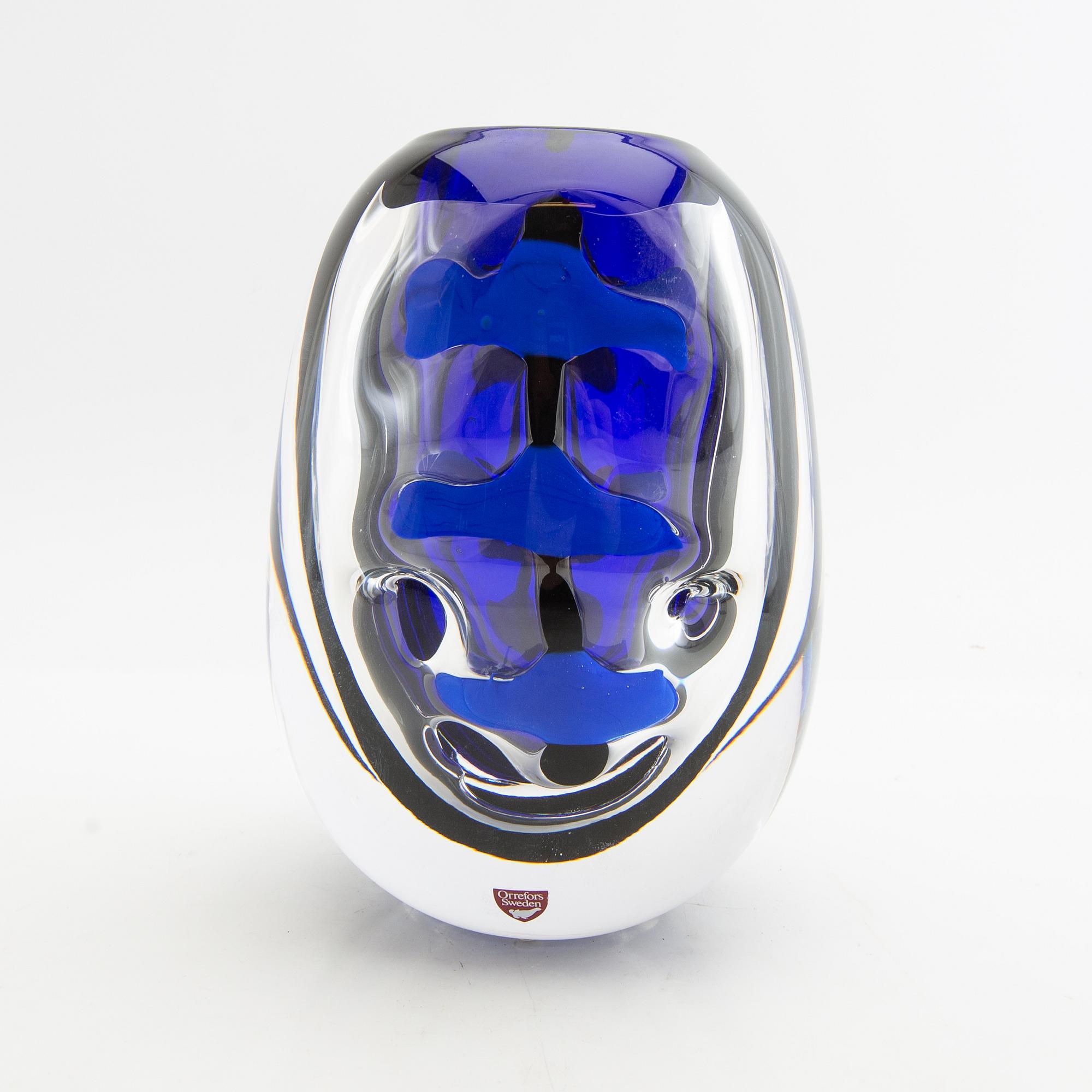 Lars Hellsten, a vase, Orrefors, late 20th Century.