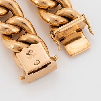 An 18K gold curb-link bracelet.