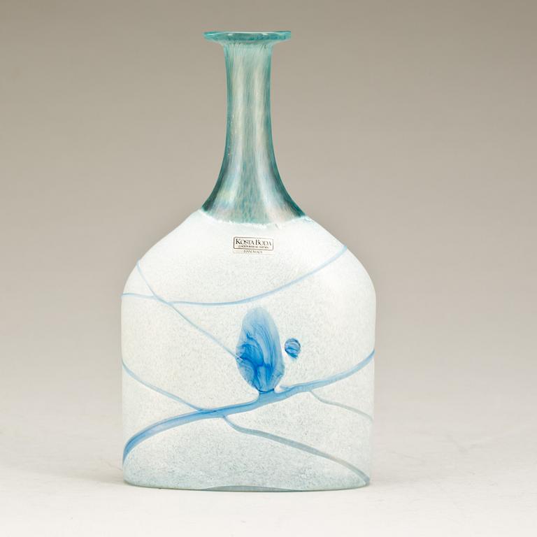 FLASKA/VAS, glas. Kosta Boda, Bertil Vallien.