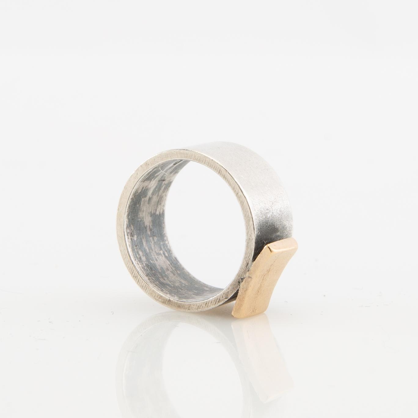 Claes Liljeroth, Ring of silver and 18K gold.